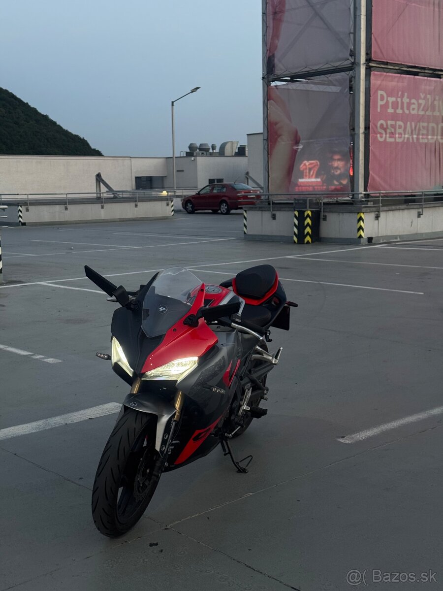 QJMOTOR SRK 125R - 3