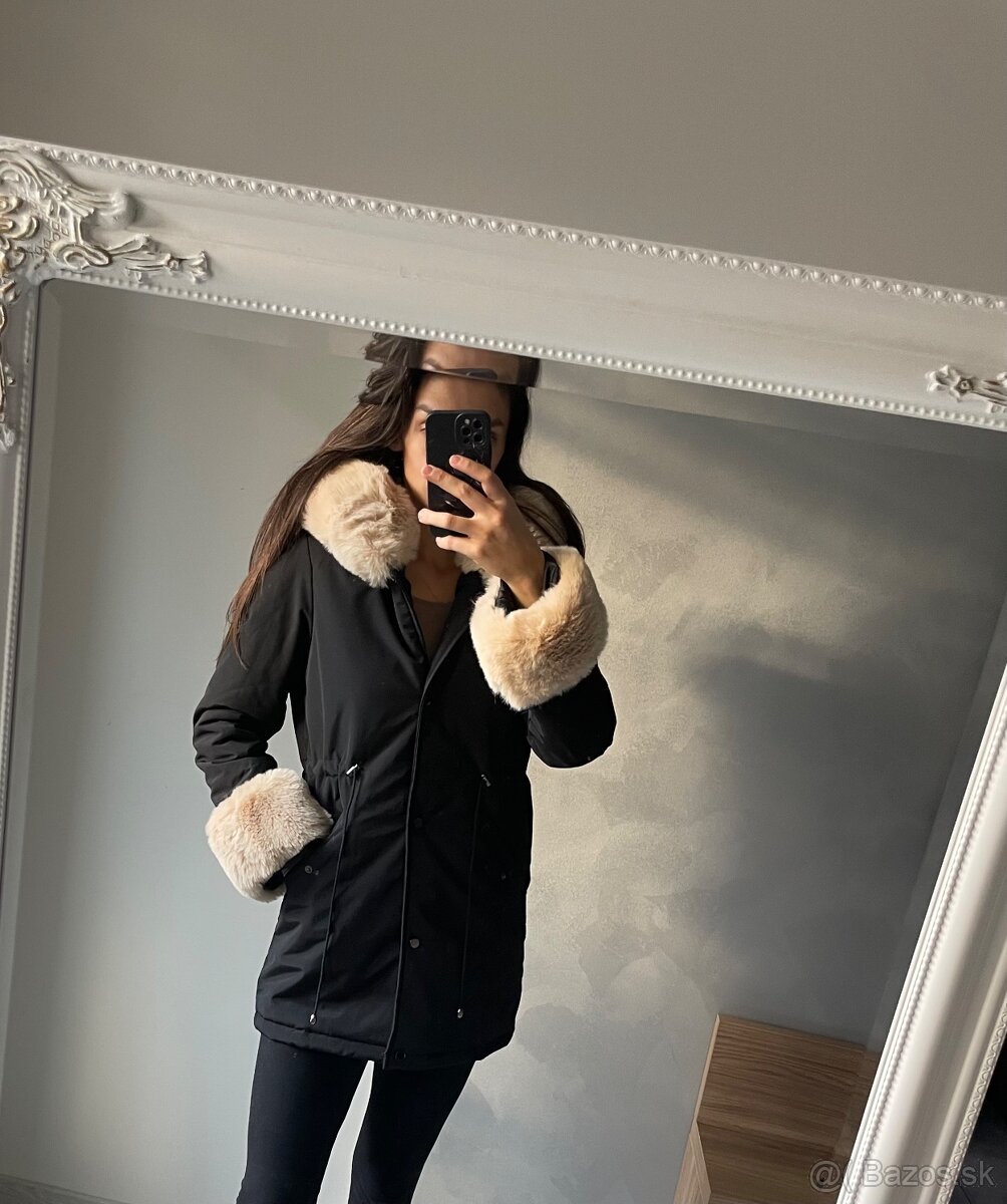 Nádherná zimná bunda s kožušinovým golierom - 3