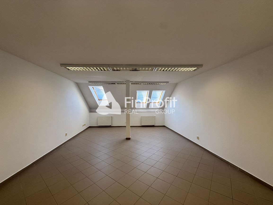 Na prenájom novozrekunštruovaná klimatizovaná kancelária v c - 3
