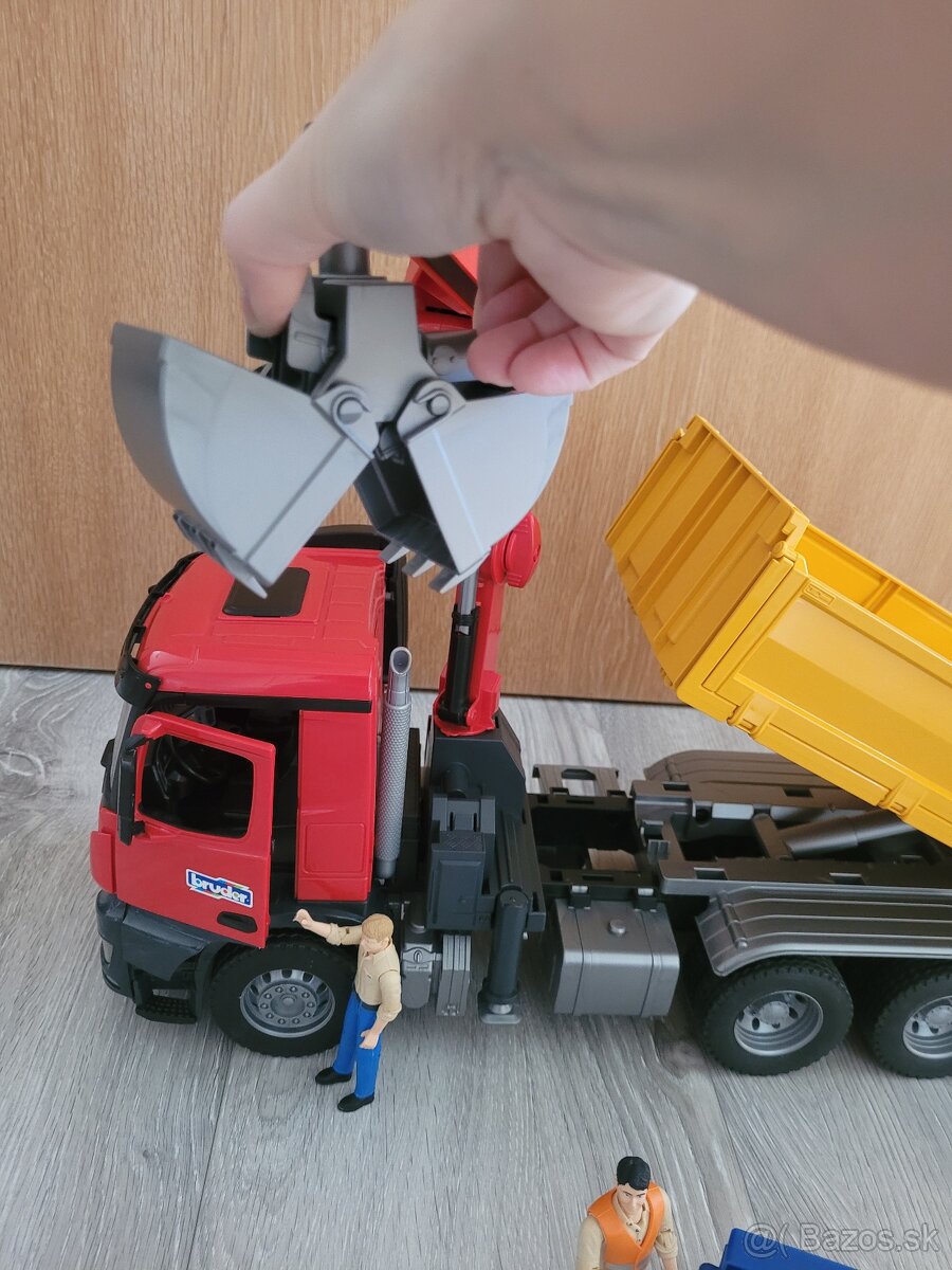 Bruder nakladne auto s rukou - 3