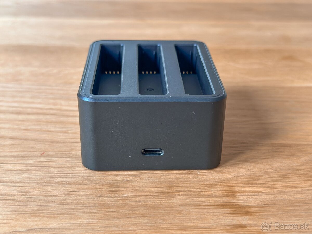 Insta360 X4 Fast Charge Hub - 3