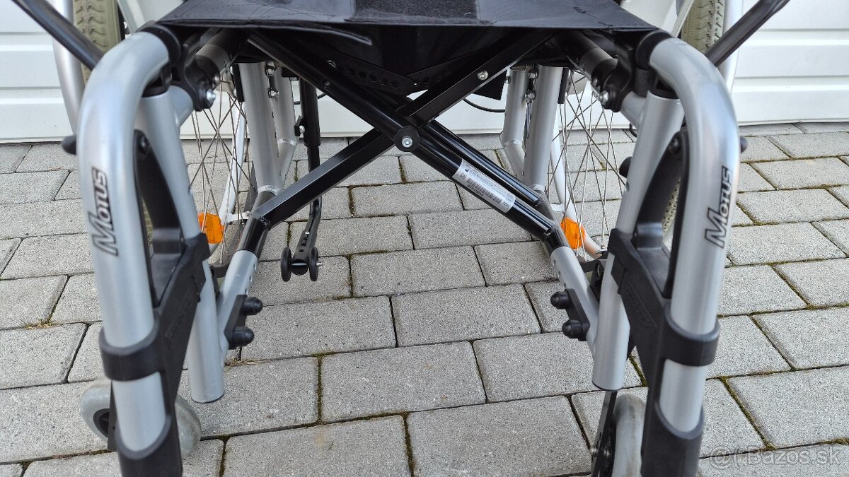 invalidny vozík 37cm pridavne brzdy pre asistenta AL - 3