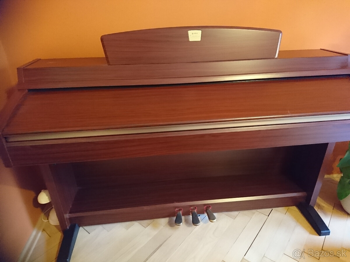 Klavír Yamaha Clavinova CLP 240 - 3