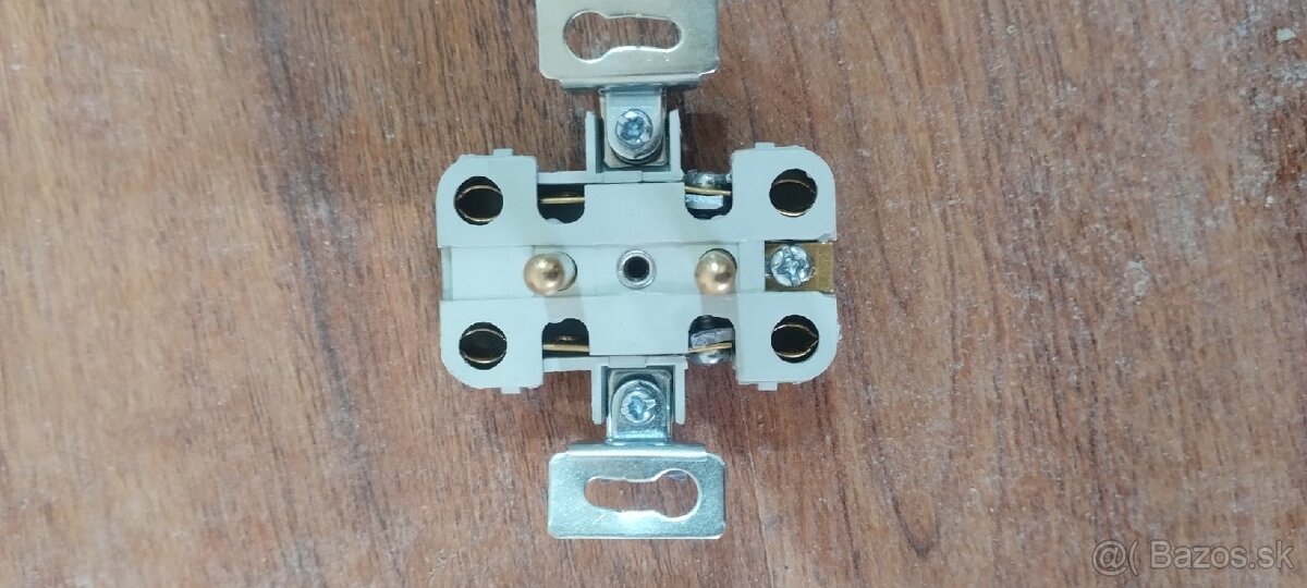 Dvoj zásuvka 220V - 3
