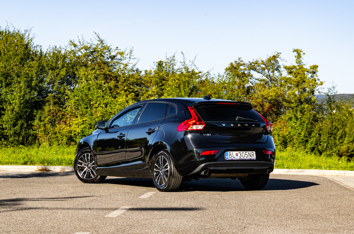 Volvo V40 D3 2.0L 110kW Momentum / LED Svetlá / - 3