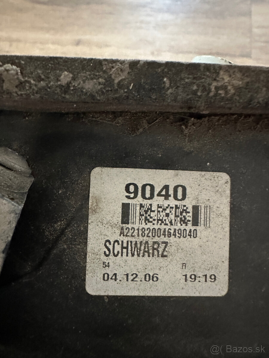 Predam zadne originalne svetla na Mercedes S W221 - 3