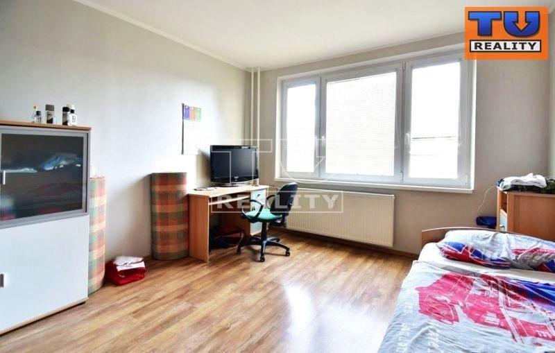 NA PREDAJ 3-IZBOVÝ BYT V DUBNICI NAD VÁHOM S VÝMEROU 80 M2. - 3