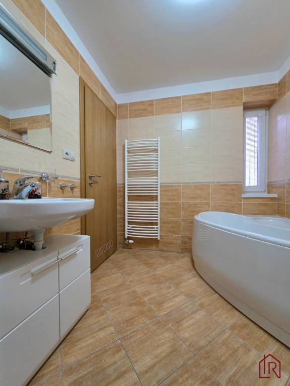 Apartmán, Nová Lesná, 46m2 + balkón, park. miesto, zariadený - 3