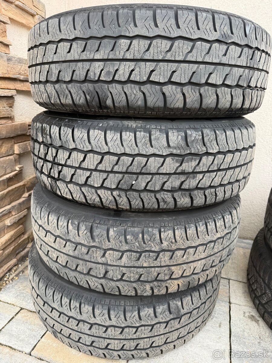Maxxis 215/65/16 C - 3