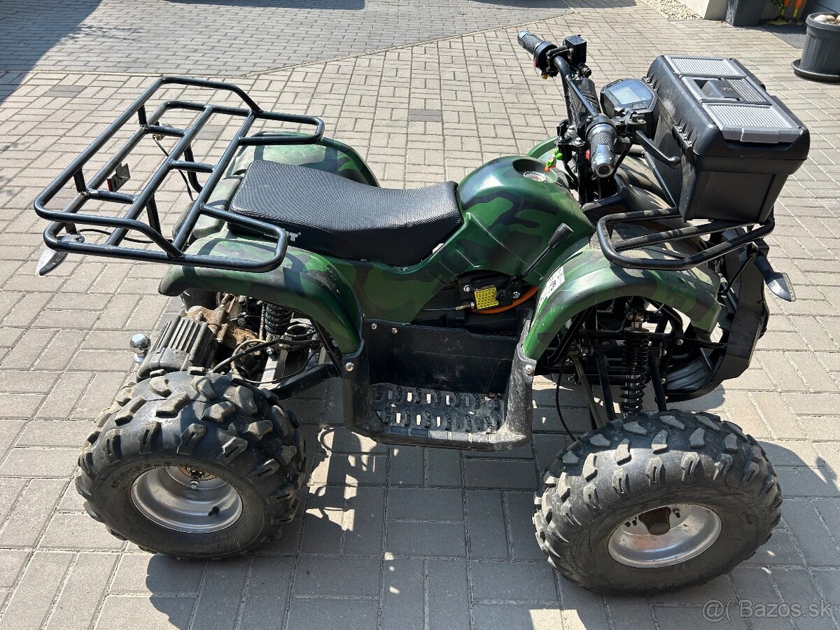Predám akumulatorovu štvorkolku Hecht 56150