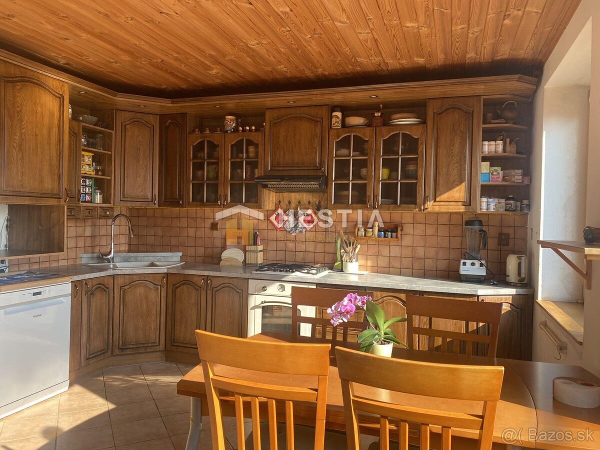 ZNÍŽENÁ CENA RODINNÁ USADLOSŤ v úžasnej lokalite, pozemok - 3