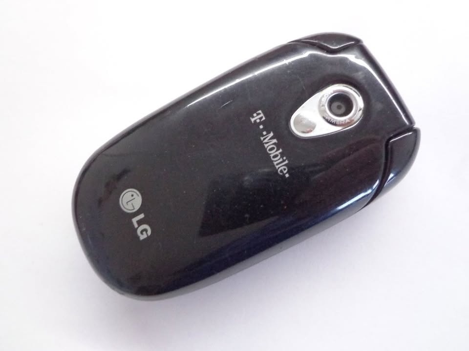 LG KG 225 Veľmi Zachovalé Maličké Véčko 8cm a len 69g - 3