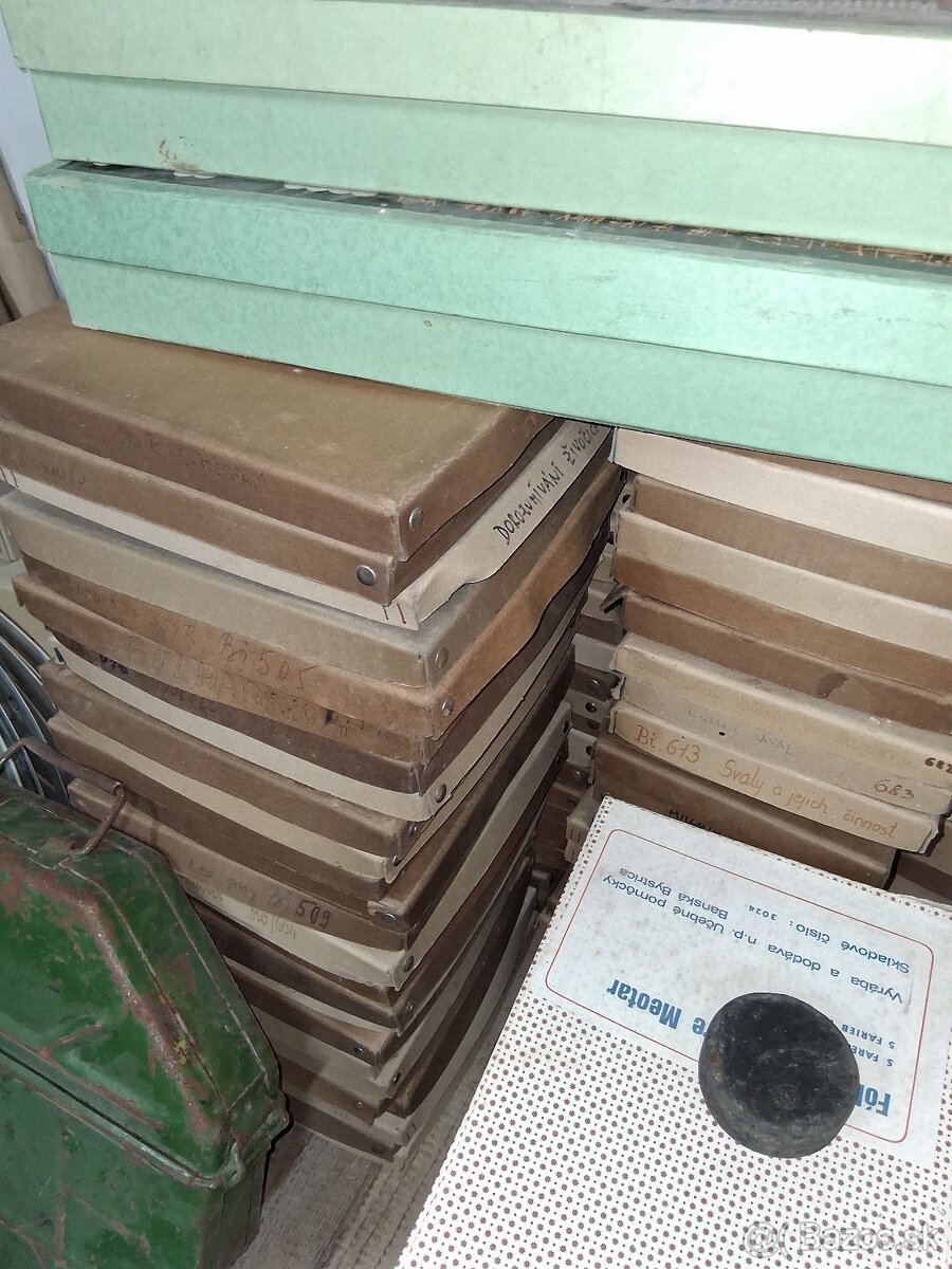 Vlajky,plagaty,mapy,stoličky - 3