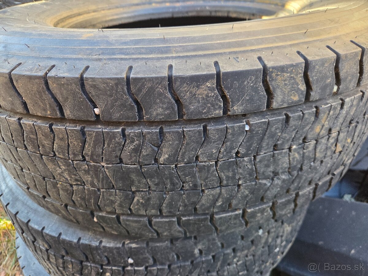 Pneu 285/70 R 19.5 - 3