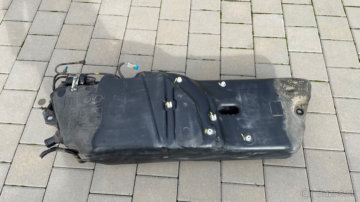 Peugeot Partner palivová nádrž - 3