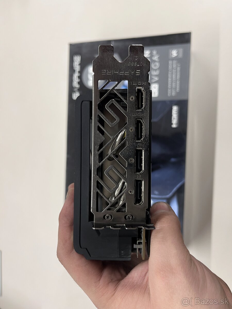 Sapphire Nitro AMD Radeon Vega 64 - 3