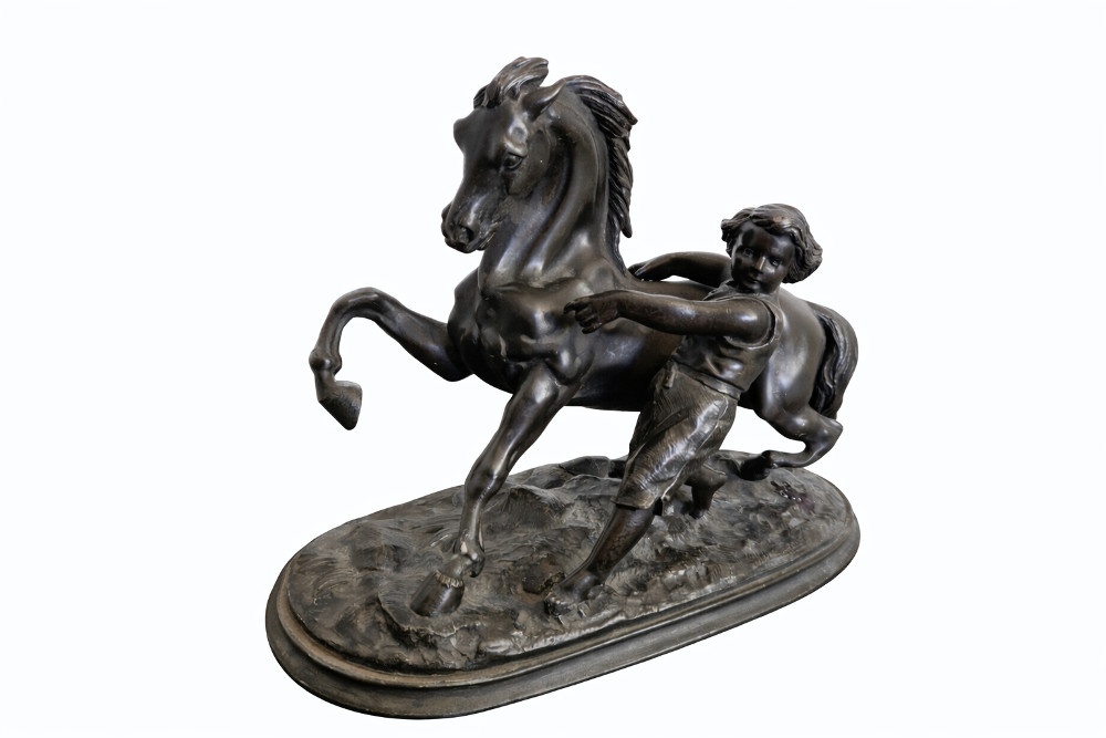 Bronzová soška - Chlapec s koňom - 3