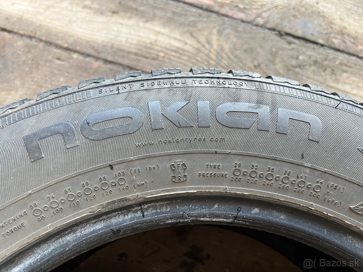 215/60R16 99H Nokian WR D4 - 3
