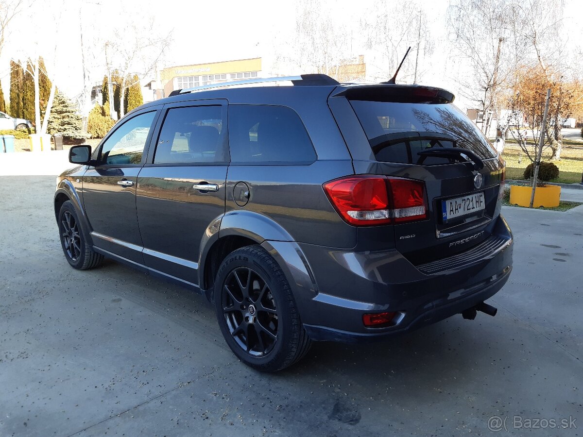 Fiat Freemont 2.0 16V MultiJet Black Code 4x4 A/T 7 miest - 3