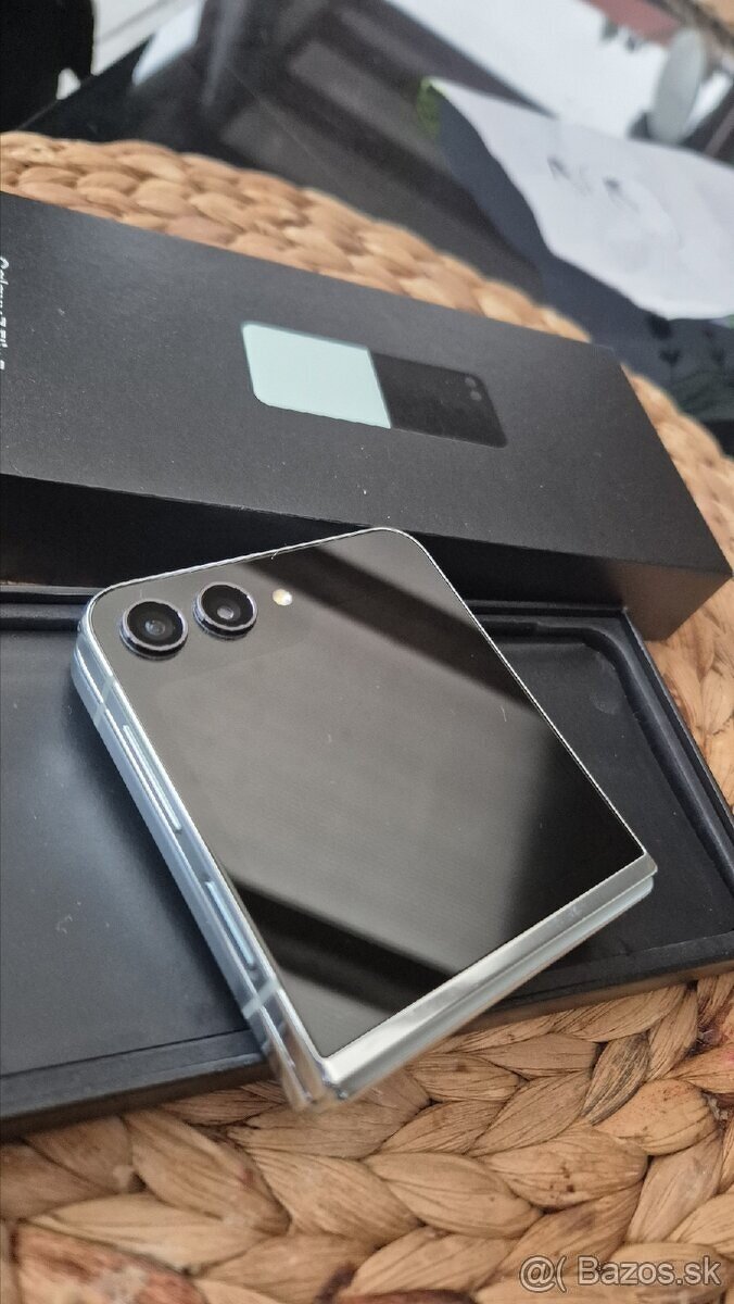 Predam Samsung Galaxy Z Flip 5 256gb mint ako novy - 3