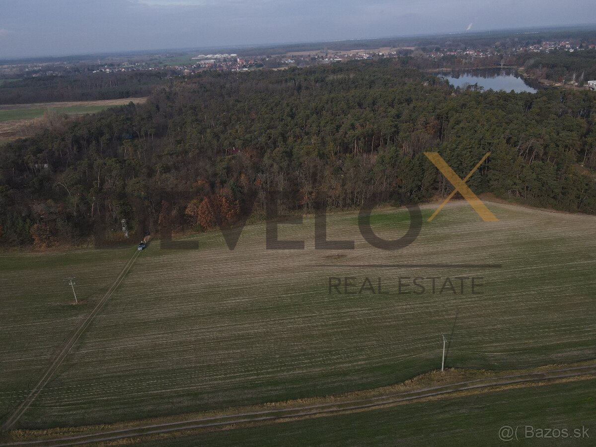 Na predaj rozľahlé stavebné pozemky v obci Láb - 3