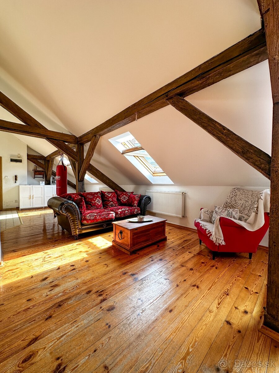 Štýlový podkrovný byt v historickom centre s terasou - 3