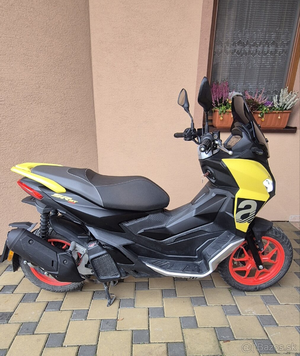Aprilia SR GT 125 - 3