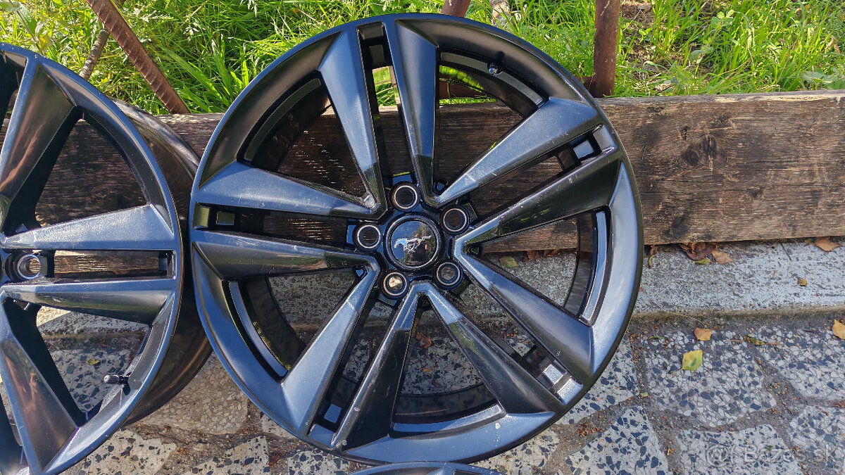 5x114,3 R19 --- FORD MUSTANG - 3