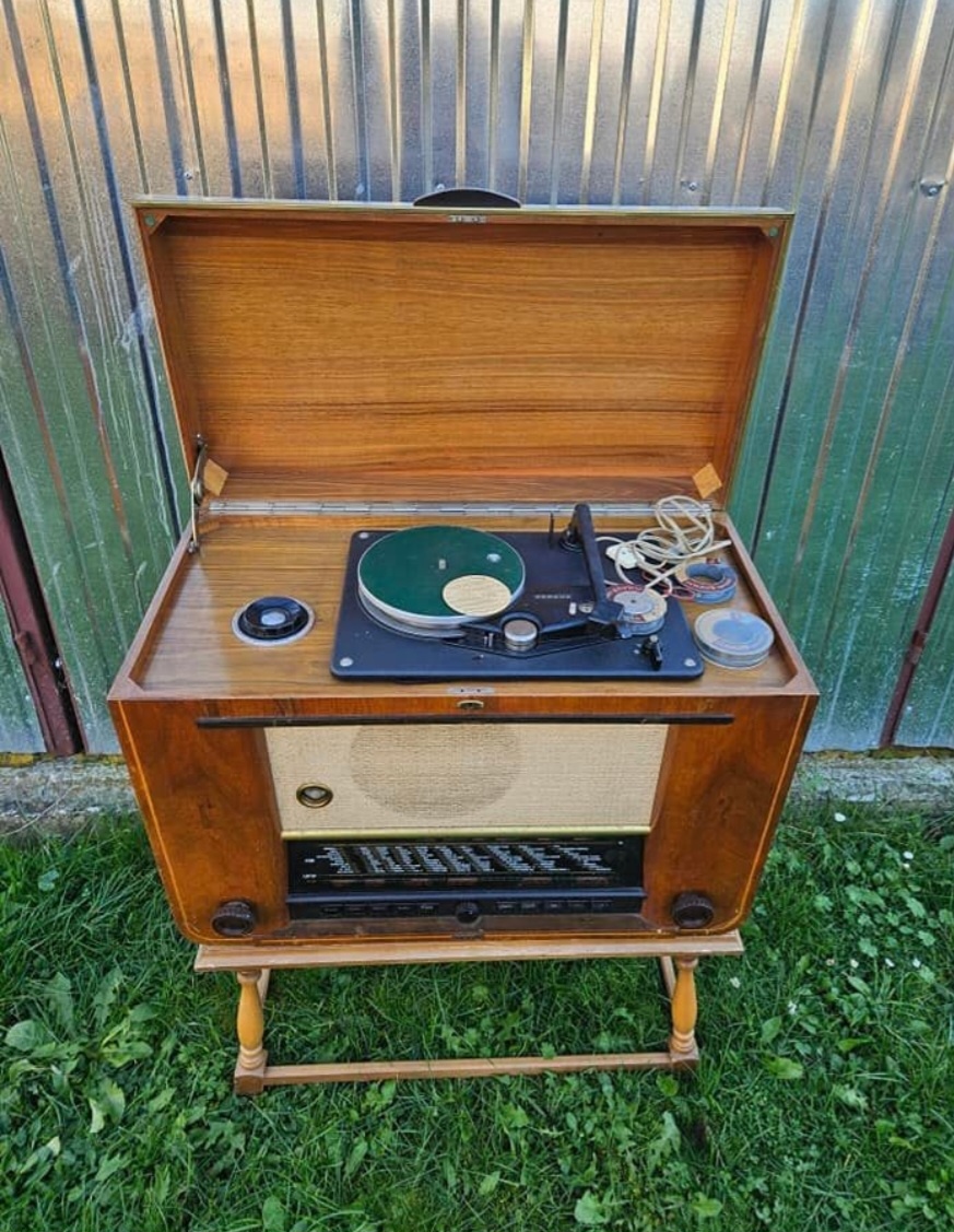 Radio schaub-supraphon 52 - 3