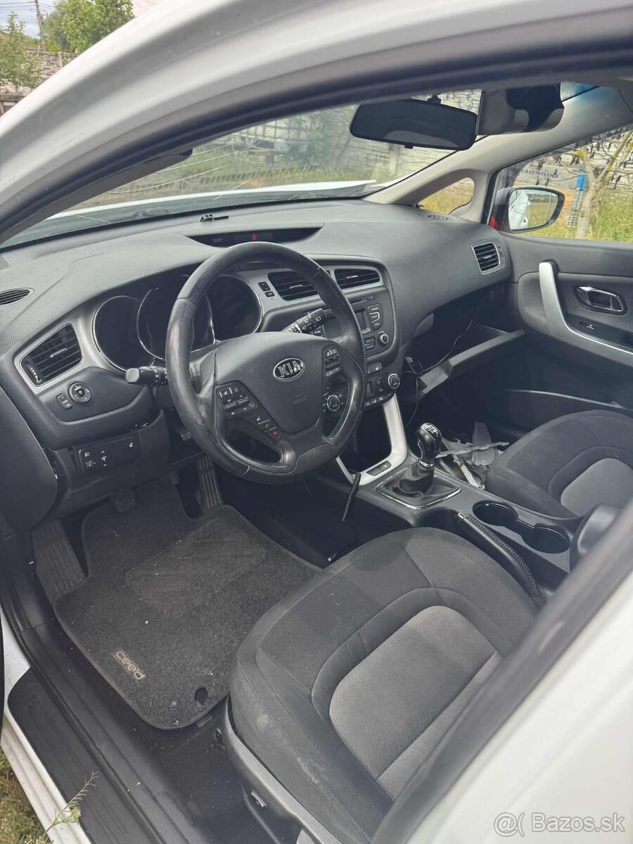 Kia Ceed 2 r.v. 2014 rozpredam - 3