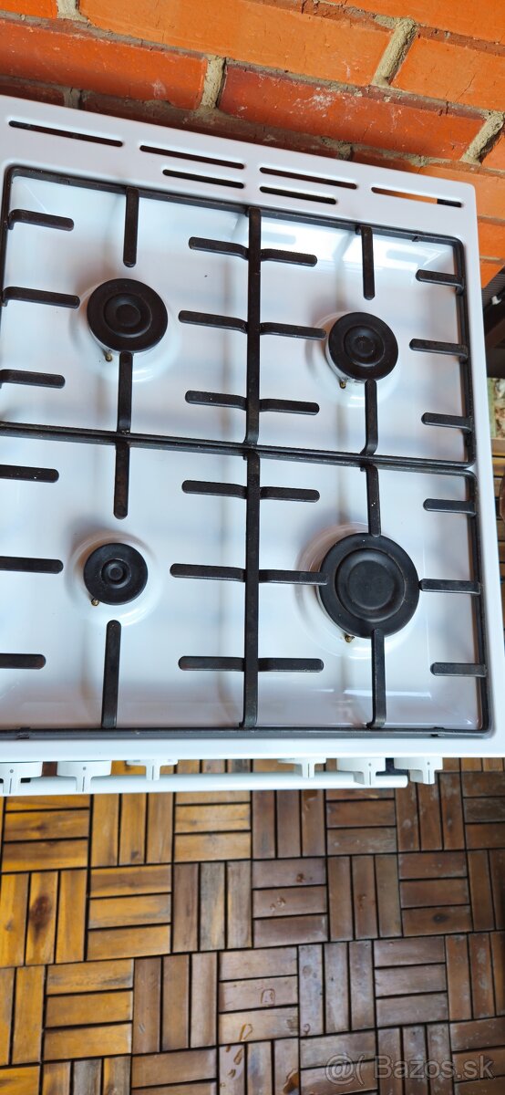 Predám sporák MORA K560AW - 3