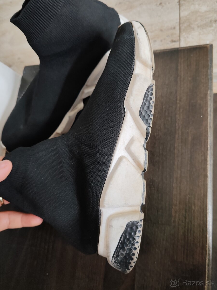 Balenciaga - 3