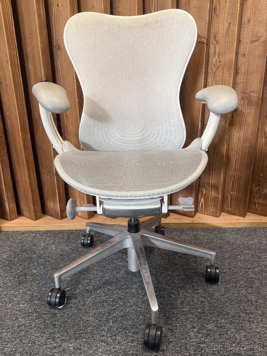 Herman Miller Mirra 2 - 3