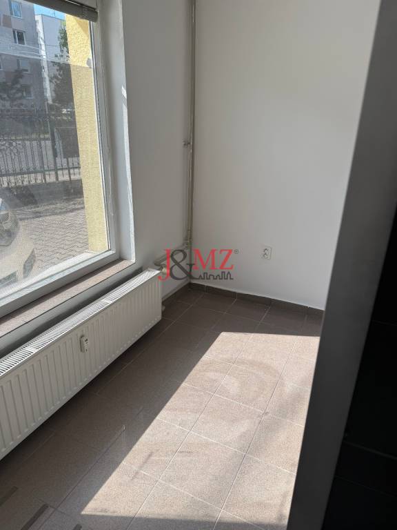 Obchodný priestor, kancelária Sarartovská ul. - 3