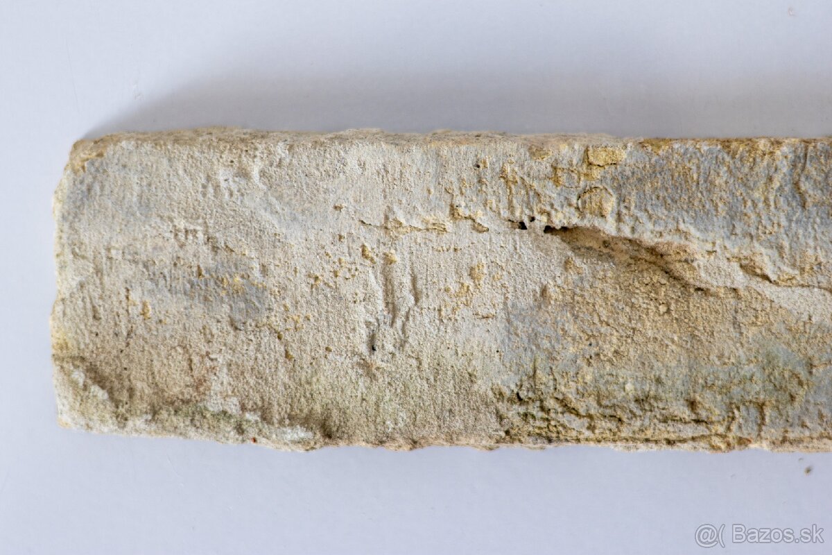 Ručne rezaný rustikálny tehlový obklad - krajný rez biely - 3