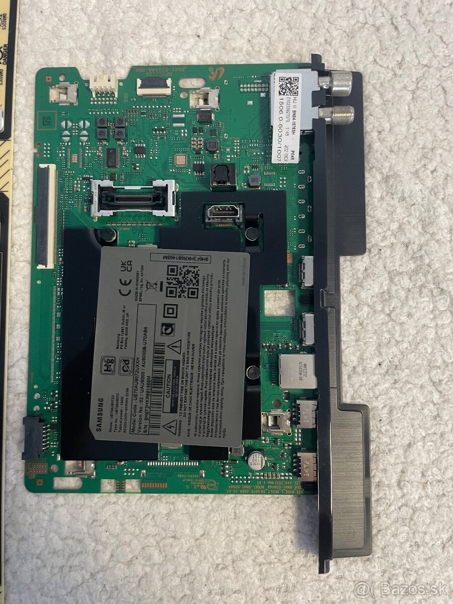 ND TV Samsung UE70AU8072U - 3