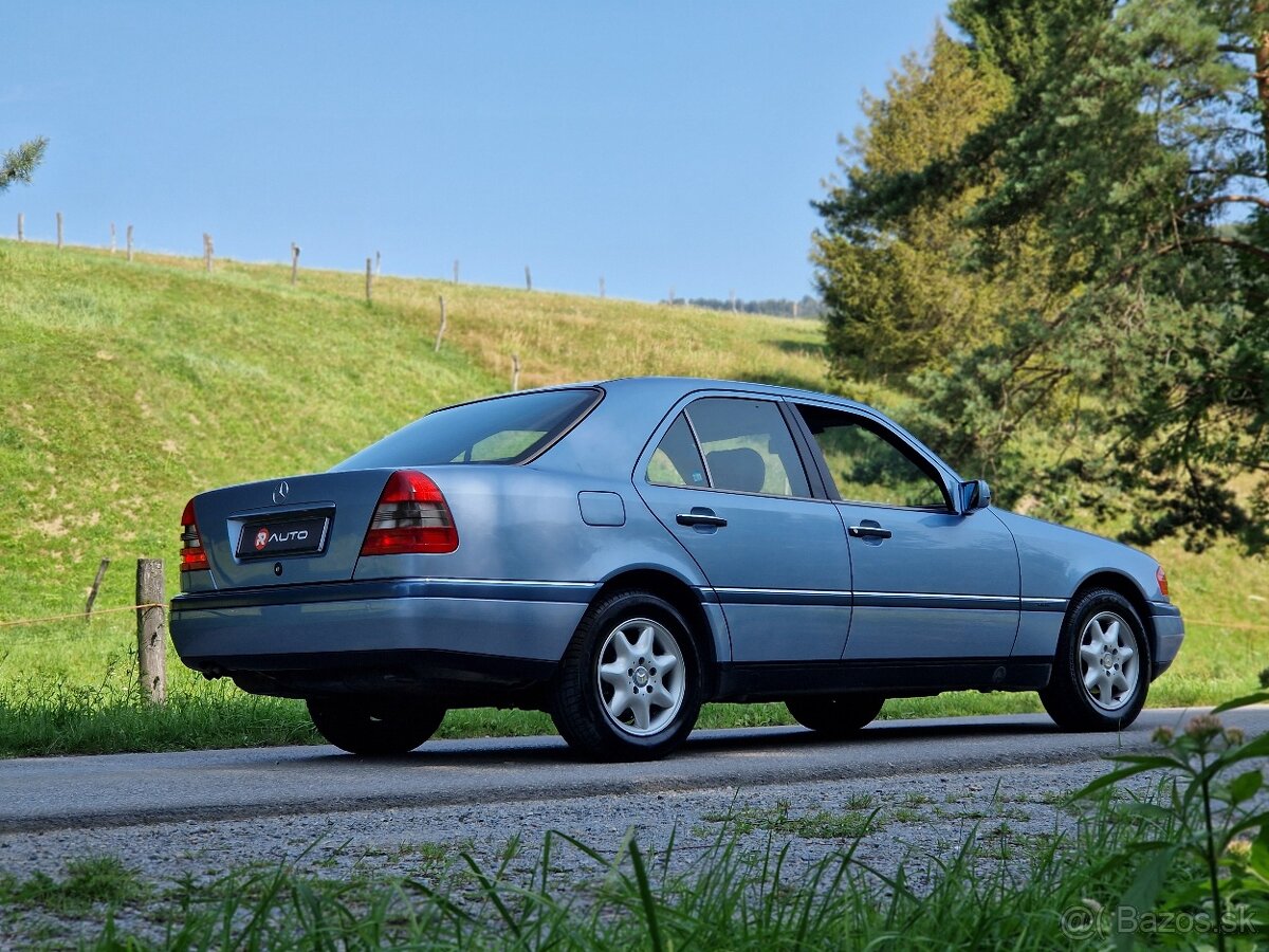 Mercedes-Benz C trieda Sedan 220 - 3