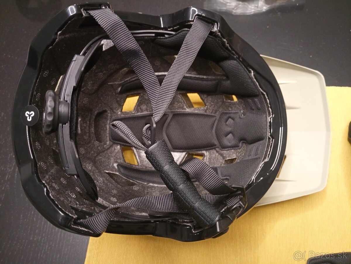 Predám novú cyklistickú prilbu CTM TROPS M - 3