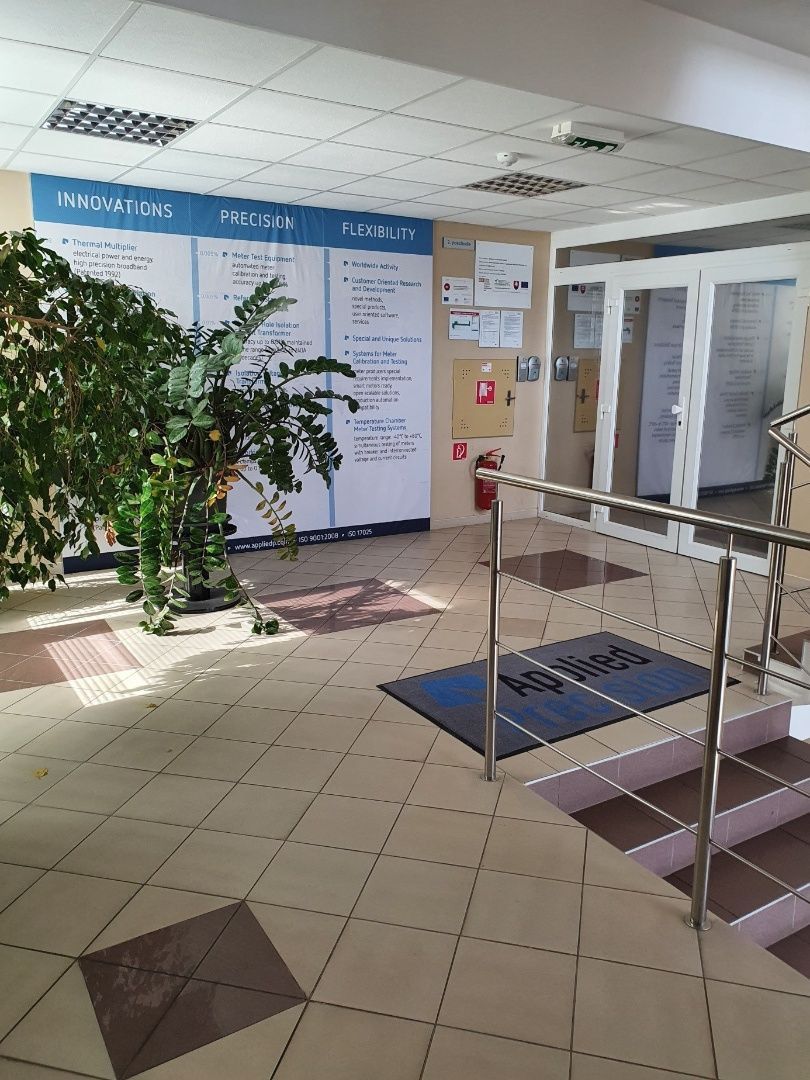 Prenájom kancelárskych a prevádzkových priestorov s parkovan - 3