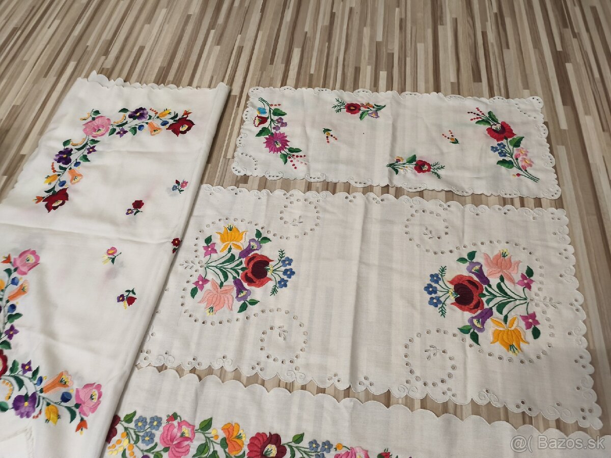 Vyšívané obrusy a dečky - 3