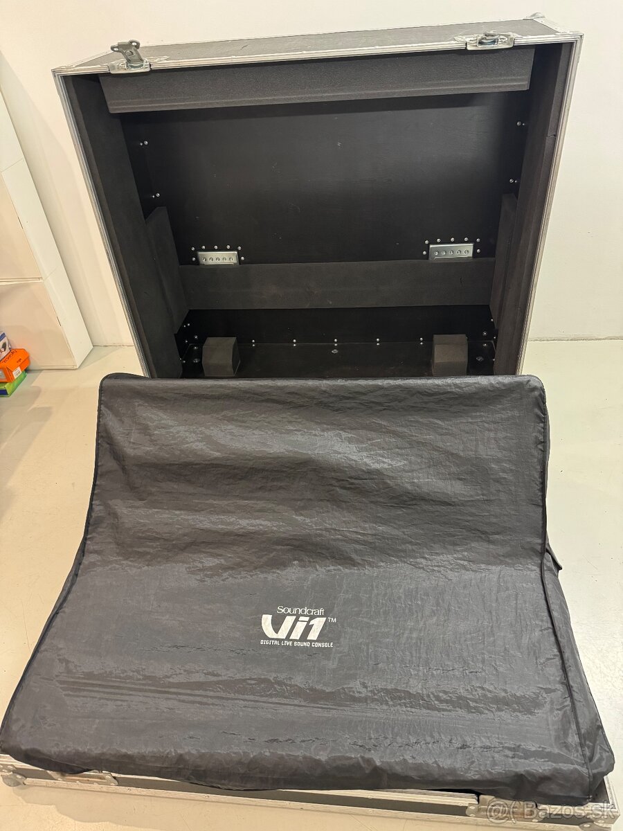 Soundcraft VI 1 vrátane case - 3