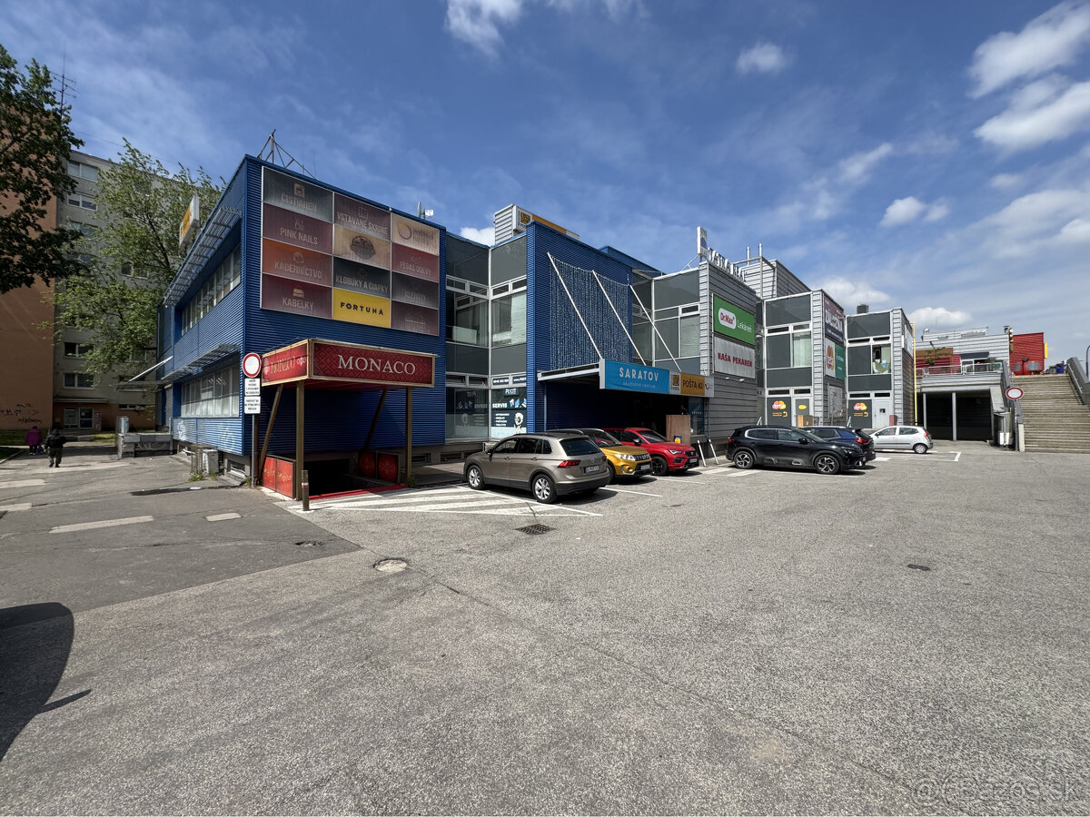 Prenájom obchodných priestorov od 24 m² v OD Saratov II v me - 3