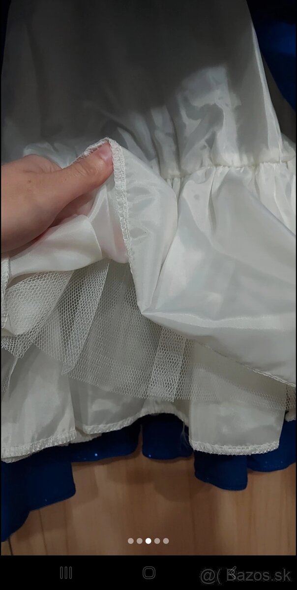 Modré trblietavé šaty na ramienka áčkového strihu - 3