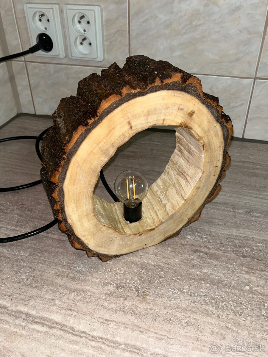 Ručne vyrobená drevená lampa - 3