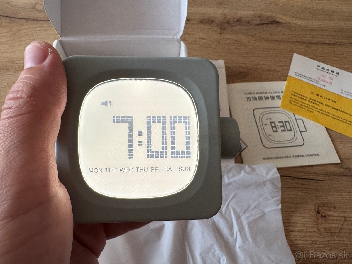 Dizajnový bluetooth budík s podsvietením - 3