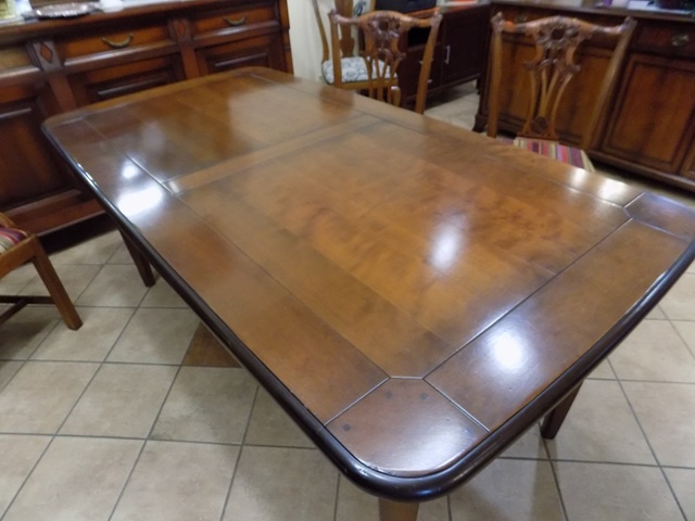 Elegantný jedálenský stôl - 3