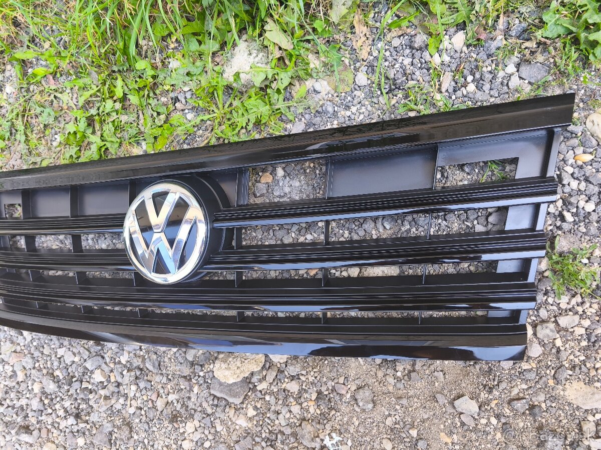 VW Touareg 3 III 760 maska čierna RLine, ostrekovačov svetla - 3