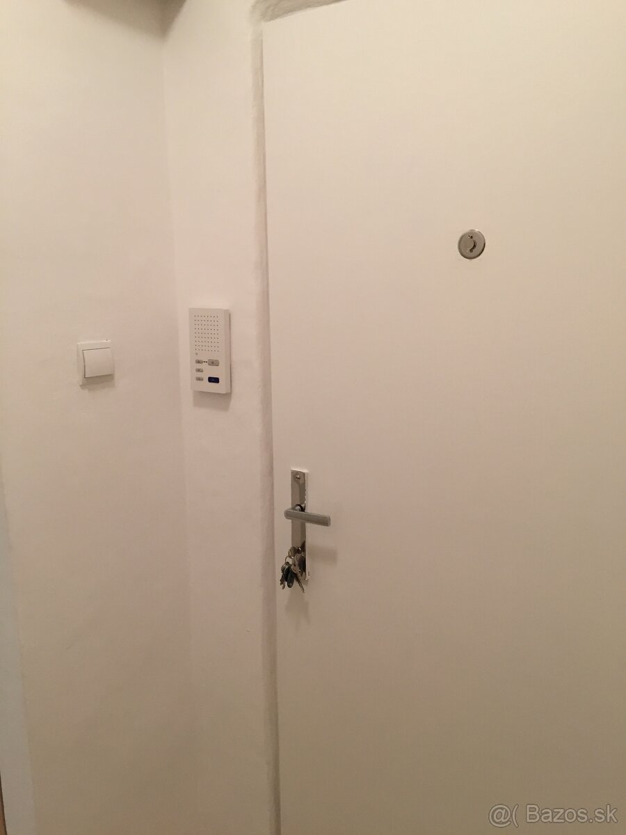 Prenajmem 1 izb.byt, KE-STARE MESTO - 3