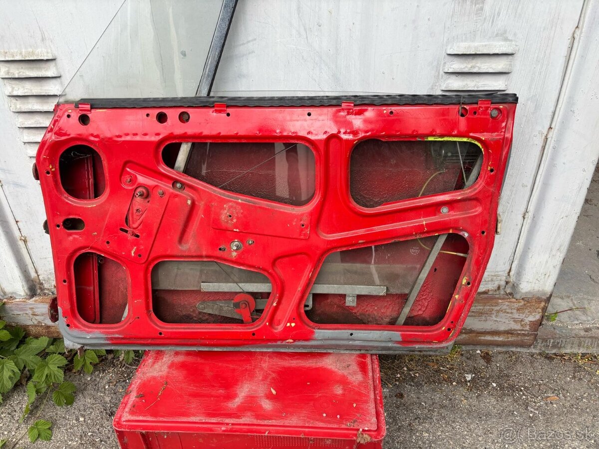 Predám predné pravé dvere SKODA 110R - 3