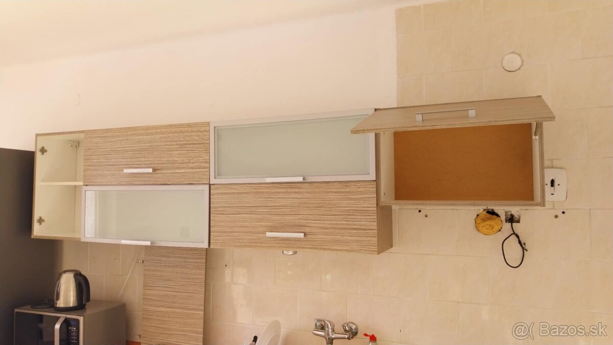 Kuchynská linka ,skriňa - 3